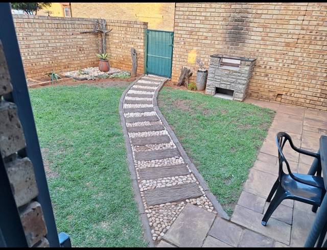 2 BEDROOM TOWNHOUSE FOR SALE IN KOOKRUS